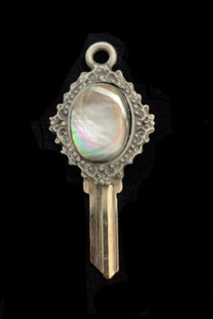 oval tahitian pearl key